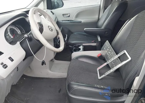 2012 Toyota Sienna Se 8 Passenger z USA, uszkodzony, nr VIN 5TDXK3DC2CS263039